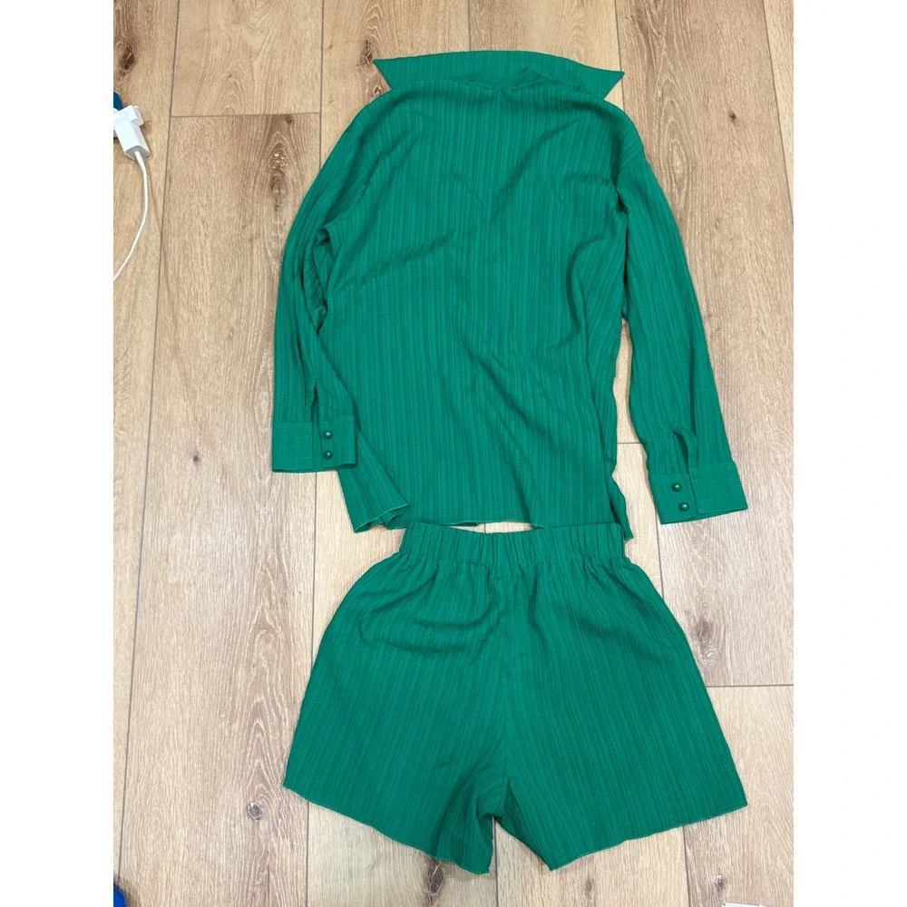 NWOT!Miss Sparkling Green 2 Piece Set Button Down‎ Shirt and Shorts Small